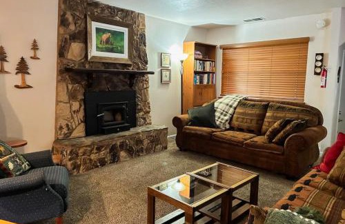 Al Tahoe House | Golden Pine Lodge