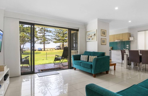 Golden Beach Apartment | Golden Shores Unit 1, 21 Landsborough Parade