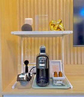 Legazpi Village Apartment | Goldleaf Suite at Red Residences with Balcony in Prime Makati Location