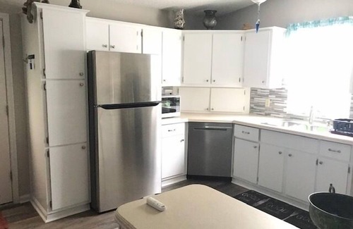 The Villages House | GOLF CART DARLING 2 BEDROOM CLOSE TO THE SPANISH SPRINGS SQUARE!