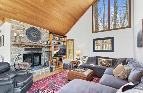 Chestnut Springs House | Golf Course-View Cabin Deck in Wintergreen Resort