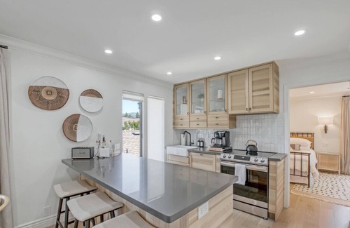 Napa Condo | Golf Course Views, Pool, King Bed & Balcony