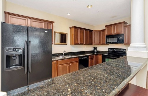 Carrollwood Condo | Golf Resort with Huge Pool, Full Kitchen and Balcony