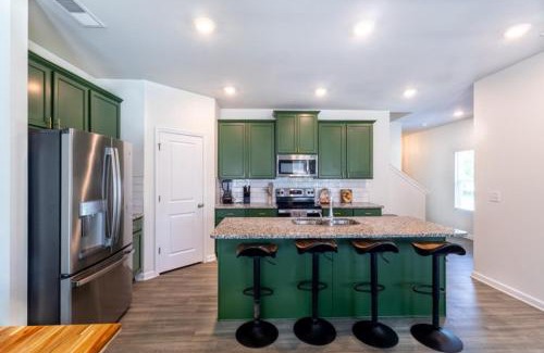 Red Oak House | GoodLiving Atlanta - Family Getaway - Pets Welcome