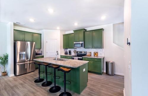 Red Oak House | GoodLiving Atlanta - Family Getaway - Pets Welcome