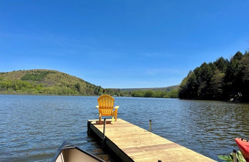 Oneonta House | Goodyear Lake waterfront home sleeps 13. Near Dreams Park, Cooperstown.