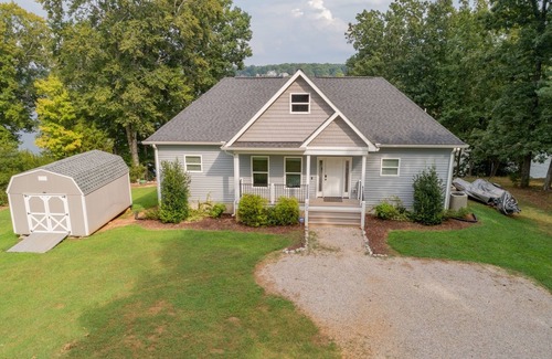 Wise House | Goose Island Retreat at Lake Gaston