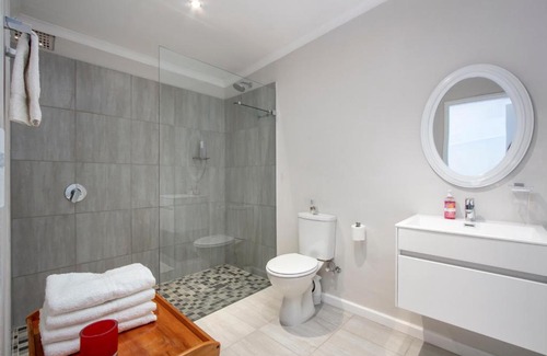 Hermanus City-Centre Apartment | Goozi Garden Cottage