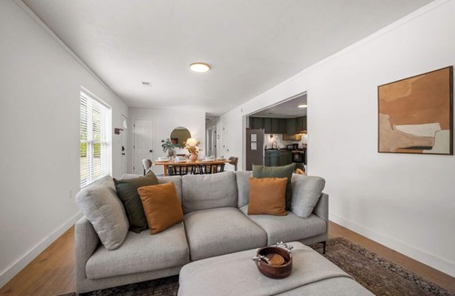 Summerlee House | Gorge Getaway | Near ACE Firepit Pet-Friendly