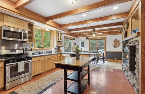 Fish Creek House | Gorgeous 4 bed/3ba home close to Fish Creek!