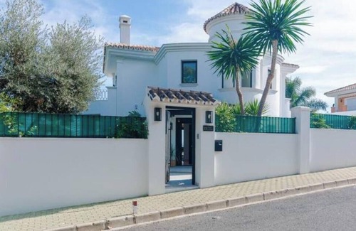 Priego de Cordoba Villa | Gorgeous 5 Bed Villa Quinta 10 min from Port Banus
