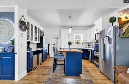 Myrtle Beach House | Gorgeous 5BR on the Lake | King Beds + Porch Views, Site 6028