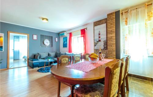 Duce Apartment | Gorgeous Apartment In Duce With Wifi