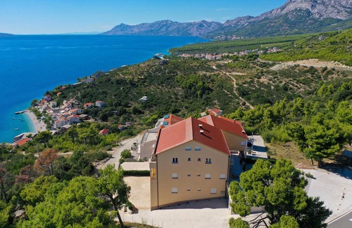 Bratus Apartment | Gorgeous apartment in Krvavica