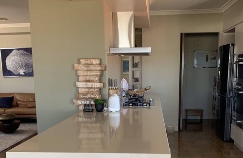 Redhead House | Gorgeous beachside location, modern spacious with easy stroll beaches and cafes.