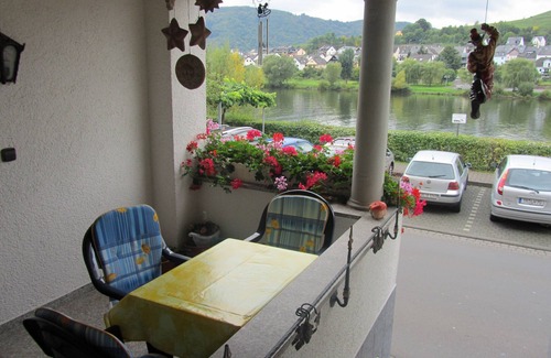 Zell Apartment | Gorgeous bright Riverside Apartments, Zell Mosel, At Hahn Airport bus line