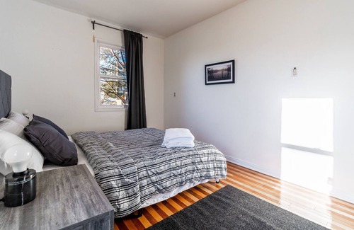 Oakwood Village House | Gorgeous & Bright Uptown Home w Parking