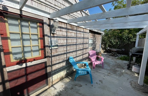 Hyannis Cottage | Gorgeous Cottage steps from the beach