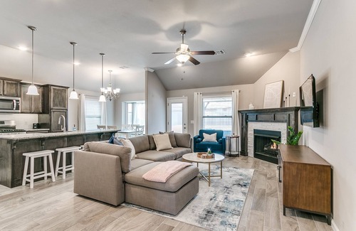 Edmond House | Gorgeous Edmond Home- Large Covered Patio!