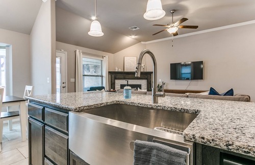 Edmond House | Gorgeous Edmond Home- Large Covered Patio!