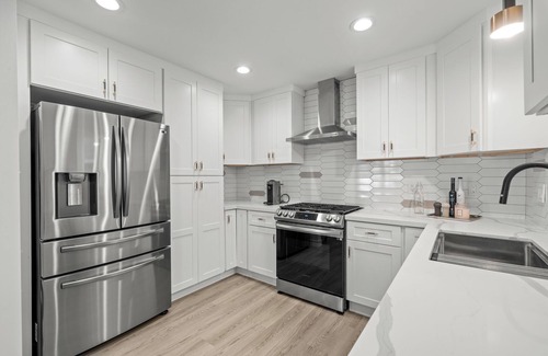 Harbor House | Gorgeous Exec Home - Don't miss it. Pristine, Tranquil, AC, parking, dog ok!