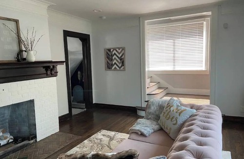Pontiac House | Gorgeous, Fully Remodeled Open Floor-Plan!