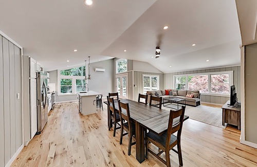 Woods Hole House | Gorgeous Fully Renovated 4BR/3BA!