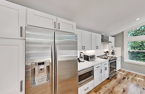 Woods Hole House | Gorgeous Fully Renovated 4BR/3BA!