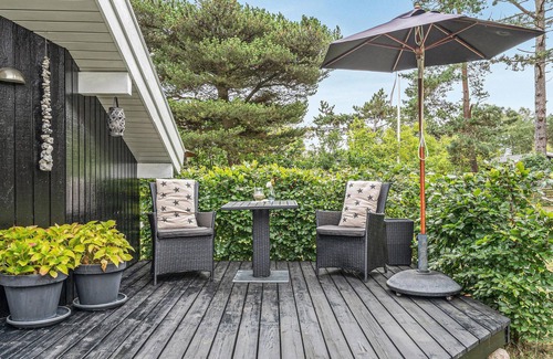 Hoeve Strand House | Gorgeous home in Asnæs with kitchen