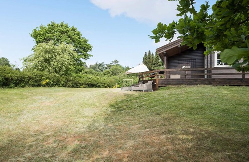 Hoeve Strand House | Gorgeous home in Asnæs with kitchen