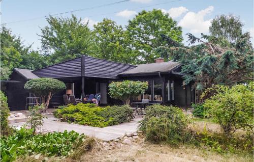 Sissehall House | Gorgeous Home In Hasslö With Kitchen