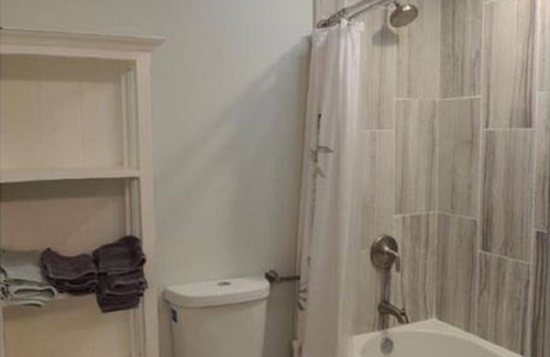 Northeast Minneapolis Arts District House | Gorgeous Home in Heart of Northeast's Art District! Just 10 min from Downtown!