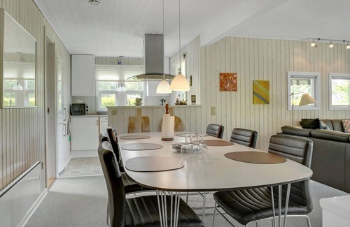 Nordenbro Vesteregn House | Gorgeous home in Humble with kitchen