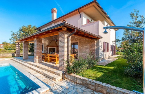 Krmed House | Gorgeous home in Krmed with WiFi