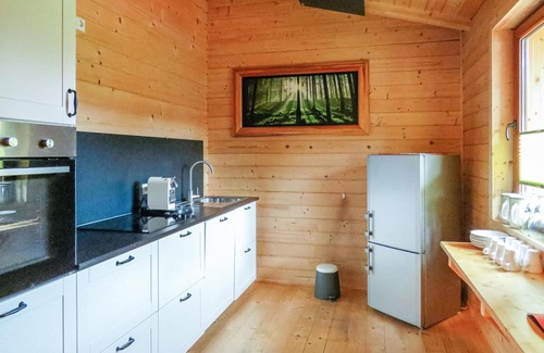 Merzalben House | Gorgeous home in Merzalben with WiFi