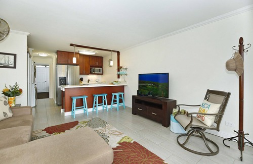 Waikiki Condo | Gorgeous Ko'olau Mountain and Golf Course Views! FREE Wi-Fi and Parking!