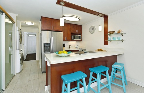 Waikiki Condo | Gorgeous Ko'olau Mountain and Golf Course Views! FREE Wi-Fi and Parking!