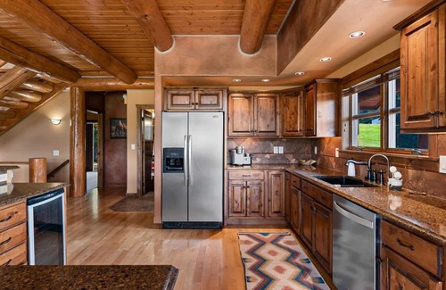 Sturgis Cabin | Gorgeous lodge with mountain views, fireplace, game room, hot tub & grill