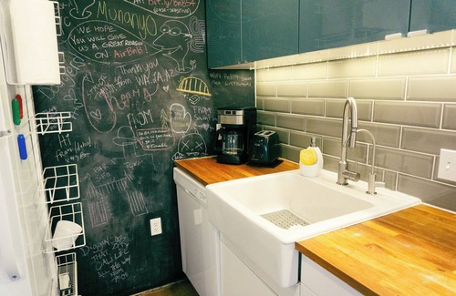 Stockton Apartment | Gorgeous Modern Studio Close to ALL Metro Areas