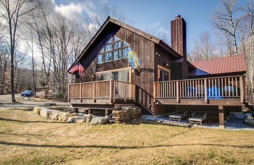Stratton and Bromley Ski Areas House | Gorgeous Mountain Home with Private Hot Tub, WiFi, Washer/Dryer - Skiing Nearby
