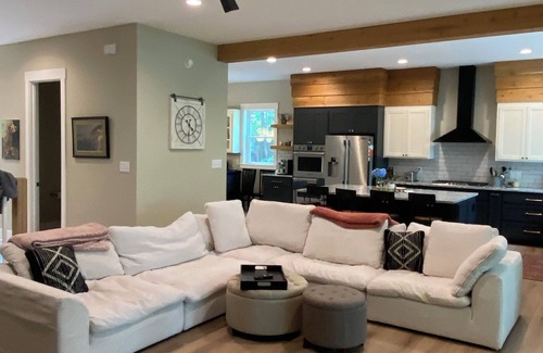 Woodland Shores House | Gorgeous New Waterfront Lake House