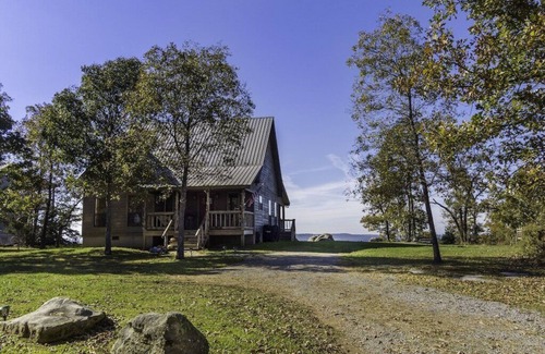 Valley Head Cabin | Gorgeous panoramic mountain views from the hot tub!