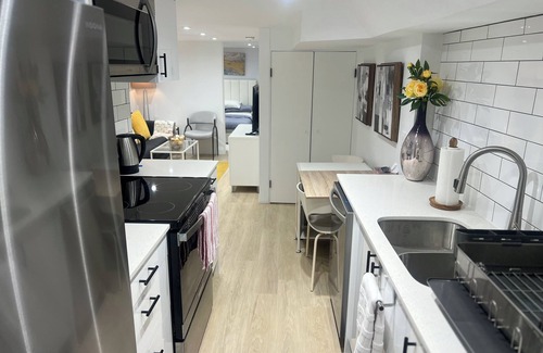 Upper Beaches Apartment | Gorgeous renovated 1 bedroom basement suite located in Toronto's upper beaches.