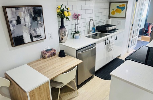 Upper Beaches Apartment | Gorgeous renovated 1 bedroom basement suite located in Toronto's upper beaches.