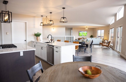 Glenwood Springs House | Gorgeous Retreat with Mountain Views, Open Living, Bunk Room, Game Room, Hot Tub