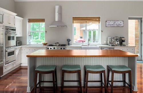 Middle Hope House | Gorgeous Retreat | Movie Theater, Firepit, Grill