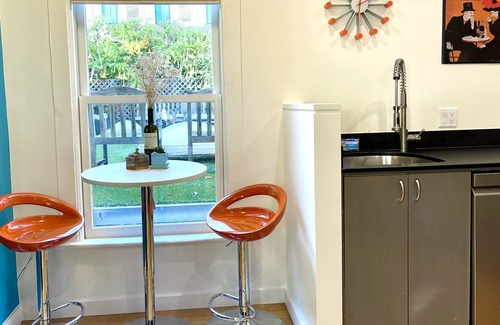South of Market Cottage | Gorgeous SF 2-Bedroom 2-Bathroom Cottage, 2-Car Garage, Sun Deck & Patio in SoMa