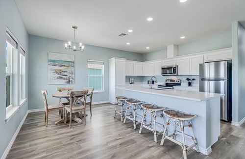 Aransas Pass House | Gorgeous side-by-side beach houses with furnished decks, AC, & full kitchens