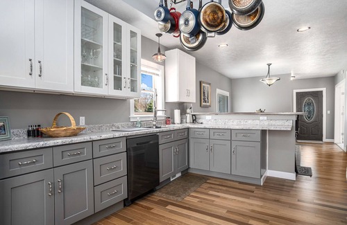 Lakeside House | Gorgeous, stylish Muskegon Home - in wonderful Lakeside District!