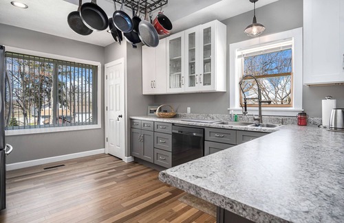 Lakeside House | Gorgeous, stylish Muskegon Home - in wonderful Lakeside District!